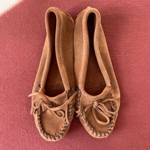 Minnetonka Kilty Hardsole Moccasins in Brown, Very Gently Worn in Great Shape